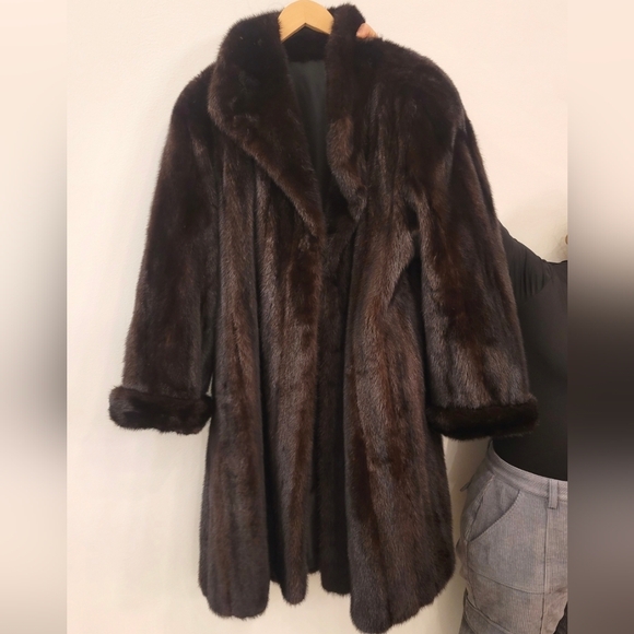 Vintage Ranch Mink Fur swing style coat. Fits size xs-med. Perfect condition - Picture 8 of 12